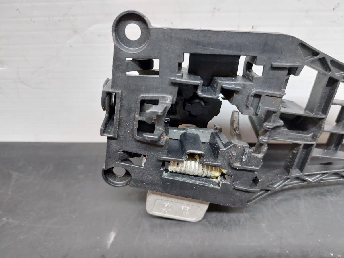 Soporte Manija puerta Delantera Izquierda OPEL Corsa D Imagem-1