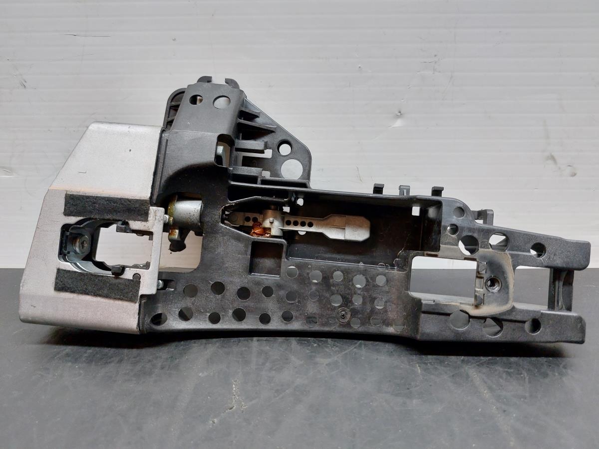 Suporte puxador porta frente esquerdo AUDI A6 Avant (4G5, 4GD, C7)