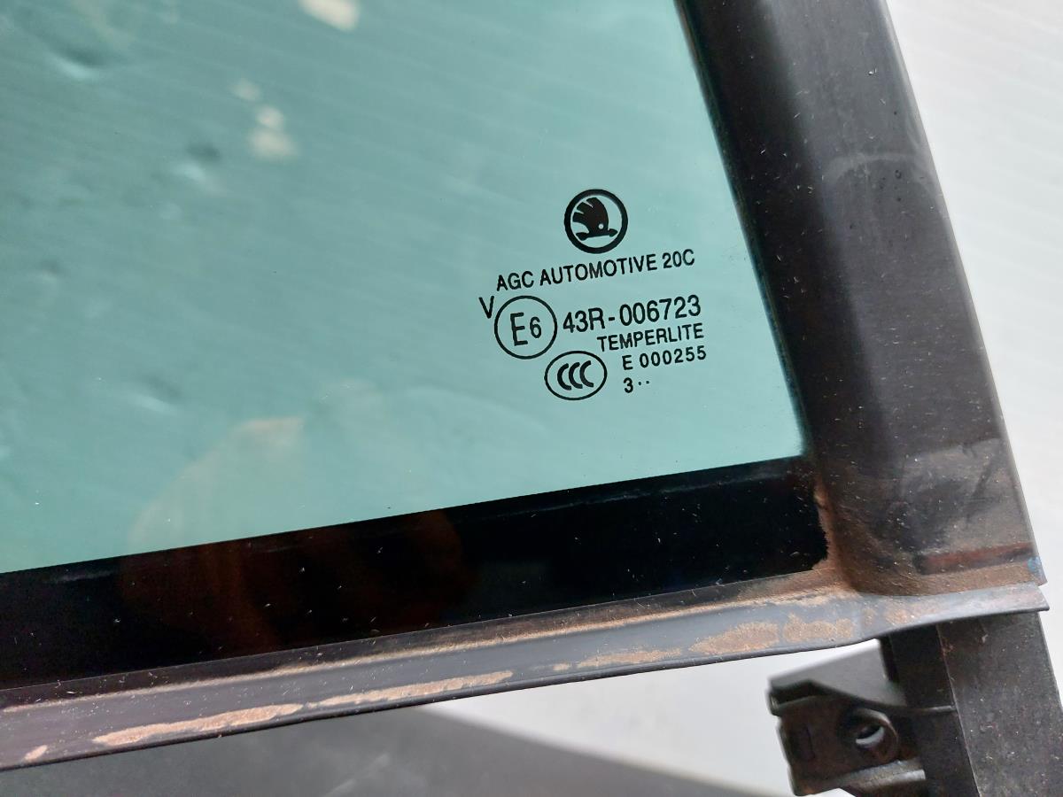 Vetro triangolare porta posteriore destra SKODA Octavia III Break (5E5) Imagem-1