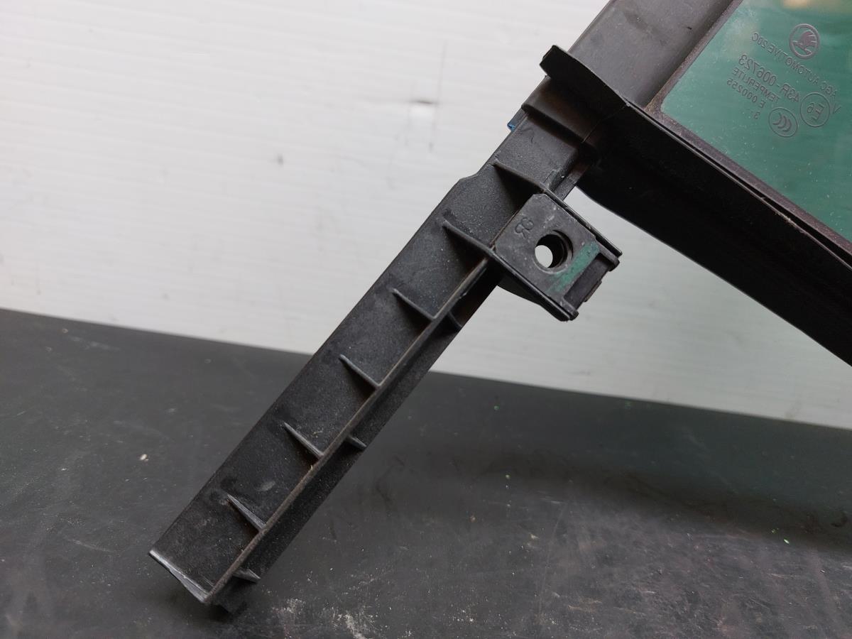 Vetro triangolare porta posteriore destra SKODA Octavia III Break (5E5) Imagem-3
