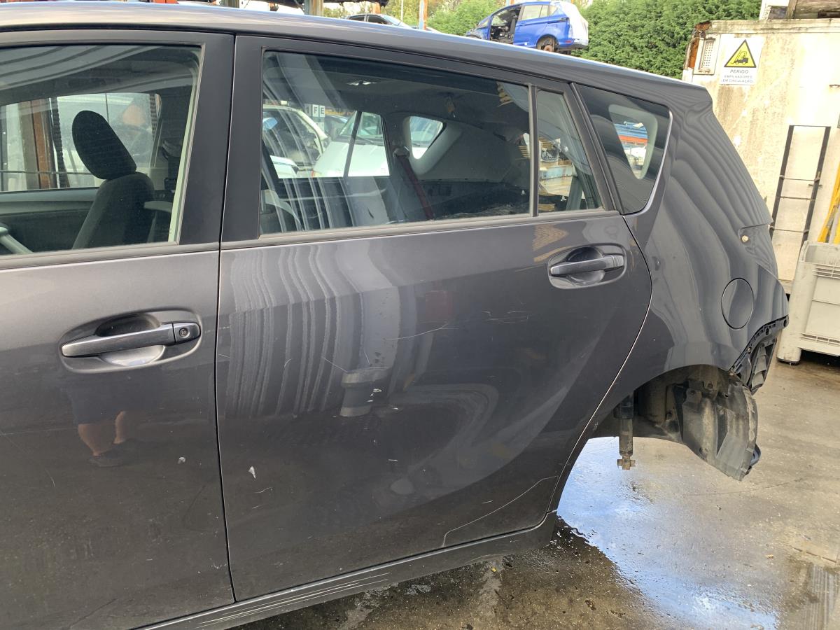 Porta posteriore sinistra TOYOTA Verso (_R2_)