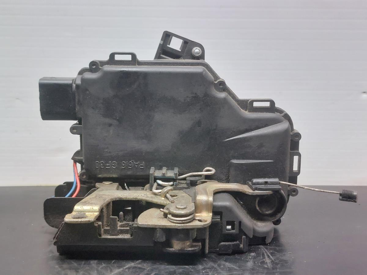 Cerradura / cierre puerta delantero derecho SEAT Leon (1M1)