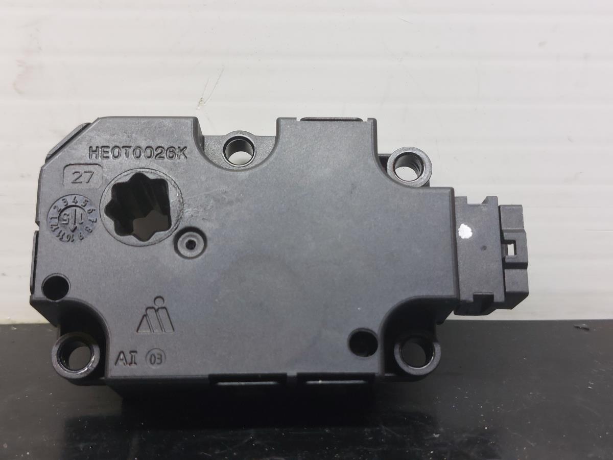 Motor del compuerta de la calefacción AUDI A6 Avant (4G5, 4GD, C7) Imagem-4