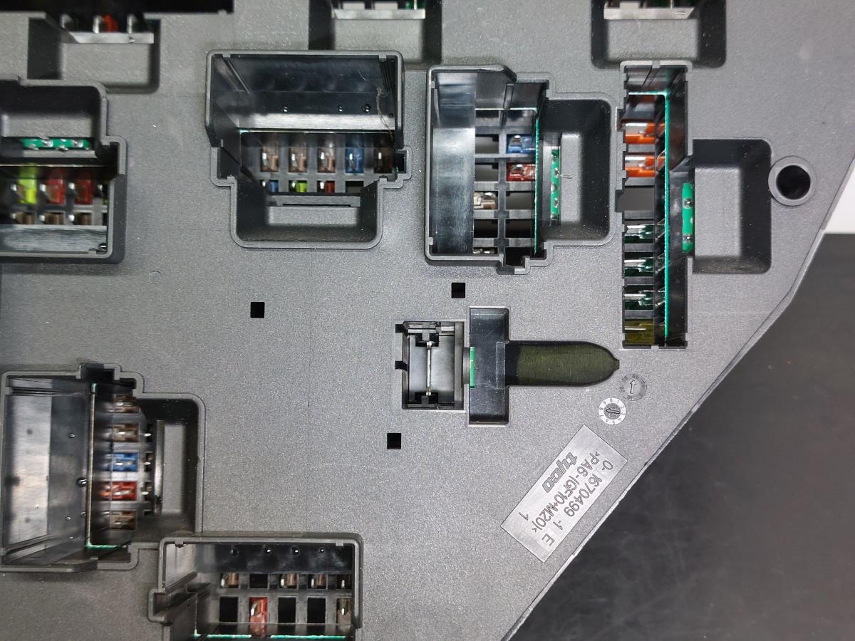 Scatola fusibili / SAM / BSI BMW 6 Cabriolet (F12) Imagem-8