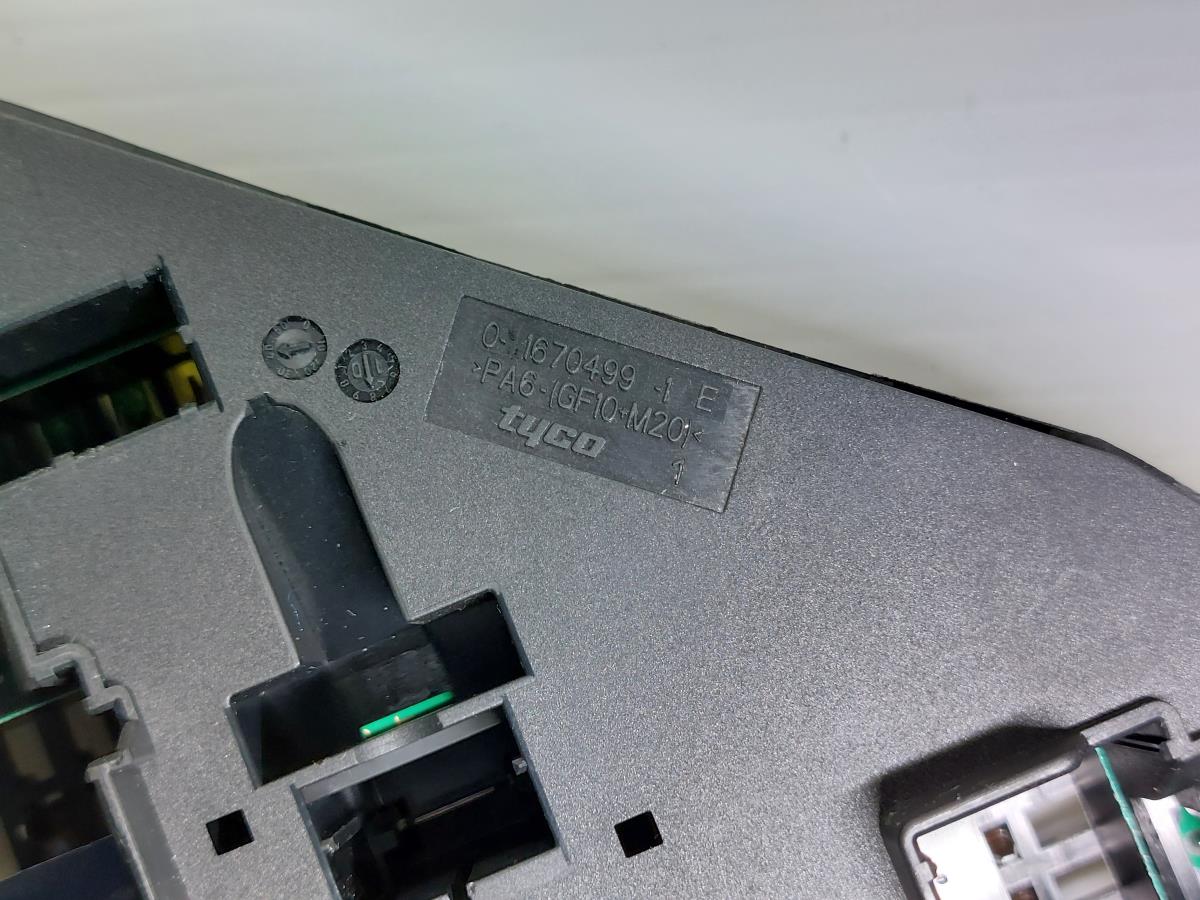 Scatola fusibili / SAM / BSI BMW 6 Cabriolet (F12) Imagem-12