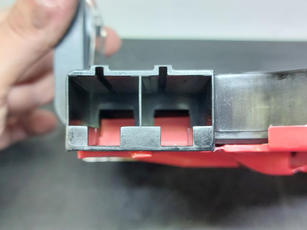 Caixa fusíveis da bateria BMW 6 Cabriolet (F12) Imagem-10