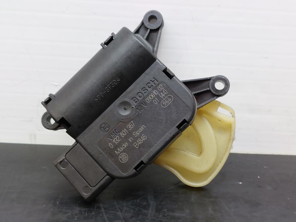 Motor del compuerta de la calefacción AUDI A1 (8X1, 8XK)