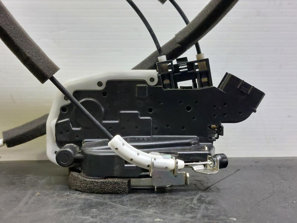 Fechadura / fecho porta frente direito NISSAN Micra IV (K13)