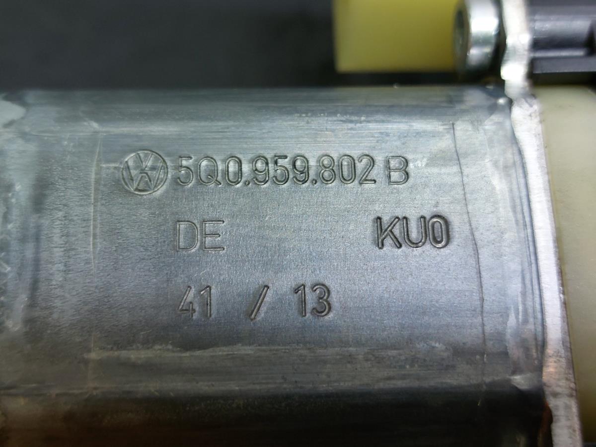 Motore alzacristallo anteriore destro AUDI A3 Sportback (8VA, 8VF) Imagem-3