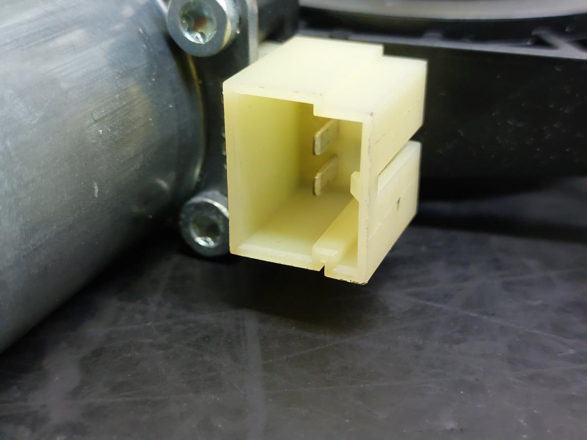 Motore alzacristallo anteriore destro AUDI A3 Sportback (8VA, 8VF) Imagem-4