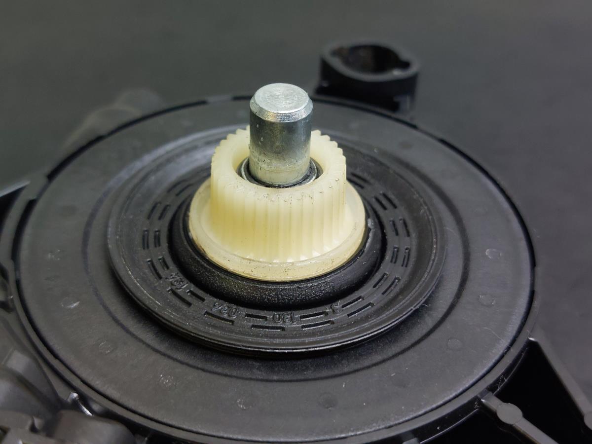 Motore alzacristallo anteriore destro AUDI A3 Sportback (8VA, 8VF) Imagem-5