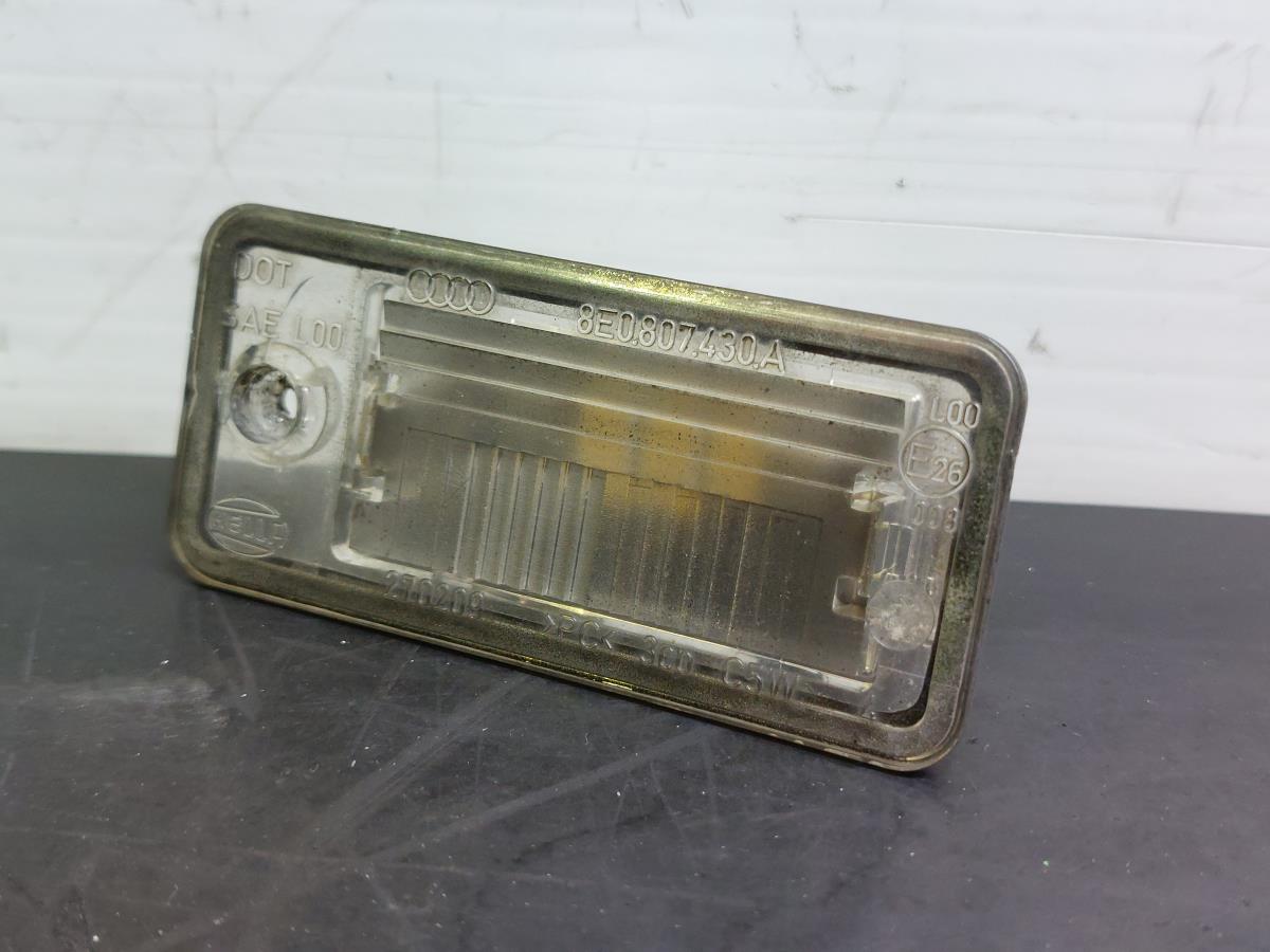 Farolim matrícula AUDI A4 (8E2, B6)