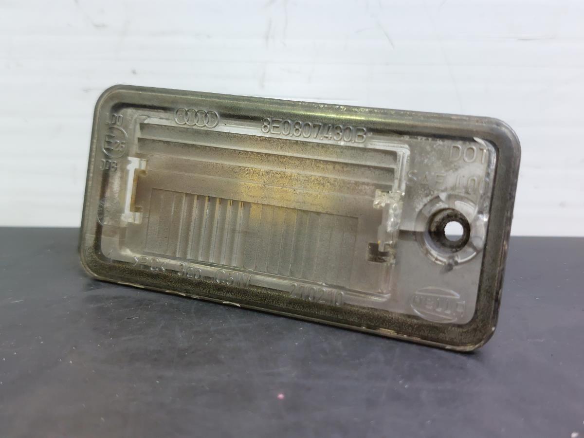 Farolim matrícula AUDI A4 (8E2, B6)