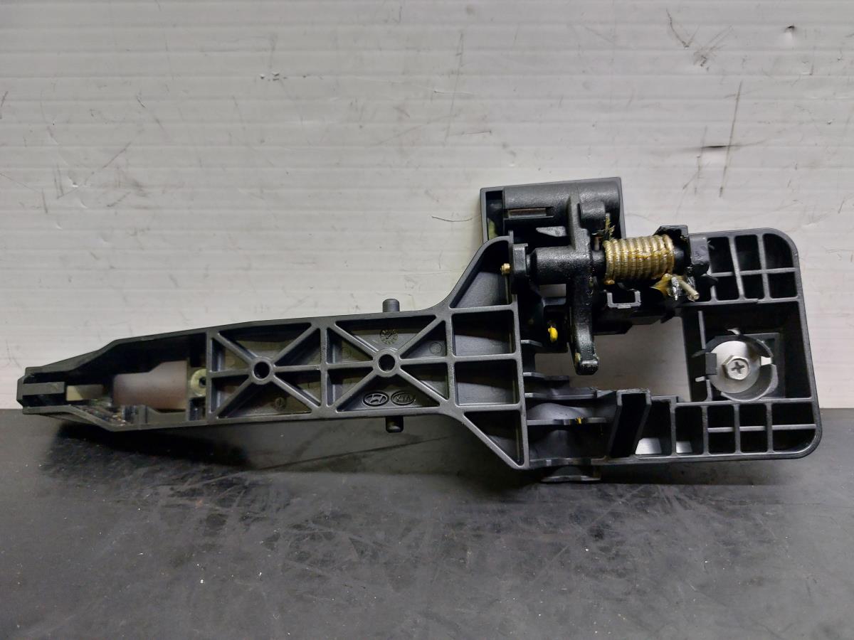 Left rear door handle support HYUNDAI i30 (GD) Imagem-1