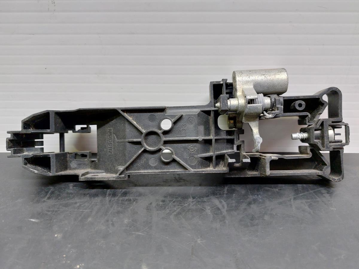 Support poignée porte avant Droite NISSAN Micra III (K12)