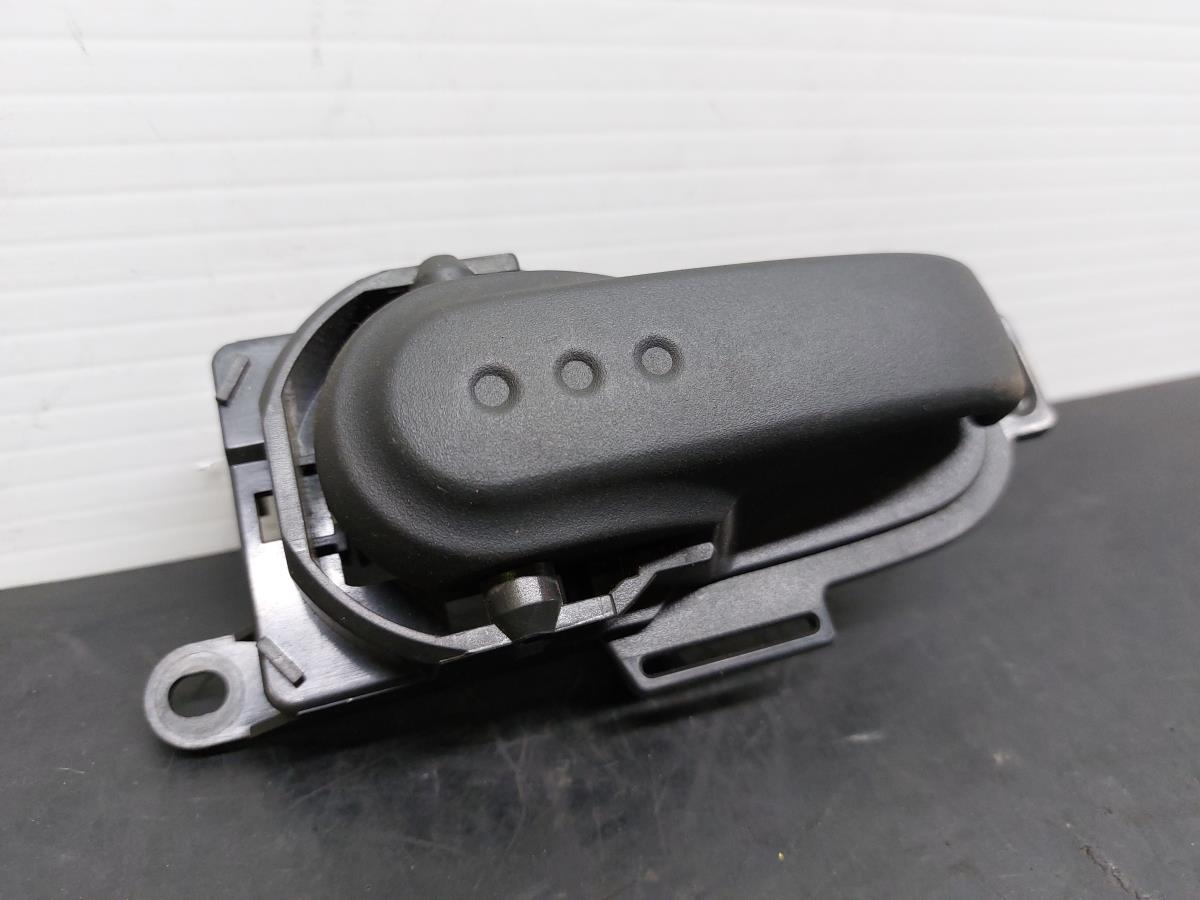 Left front interior door handle NISSAN Micra III (K12)