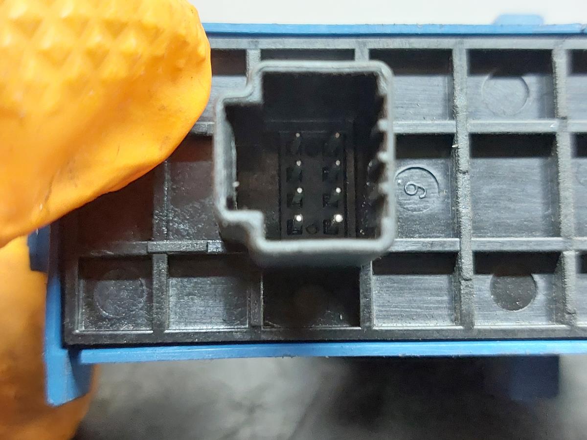 Right Front window control TOYOTA Verso (_R2_) Imagem-3