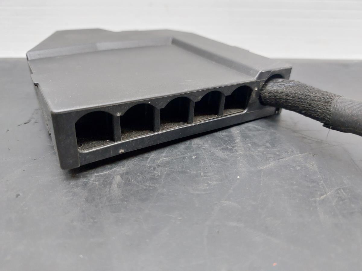 Caixa fusíveis da bateria PEUGEOT 3008 II (M_) Imagem-1