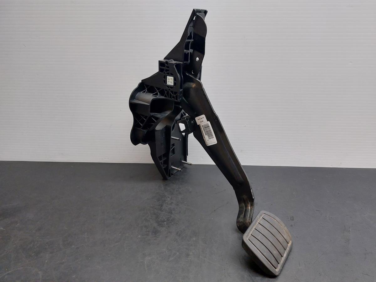 Pedal PEUGEOT 3008 II (M_)