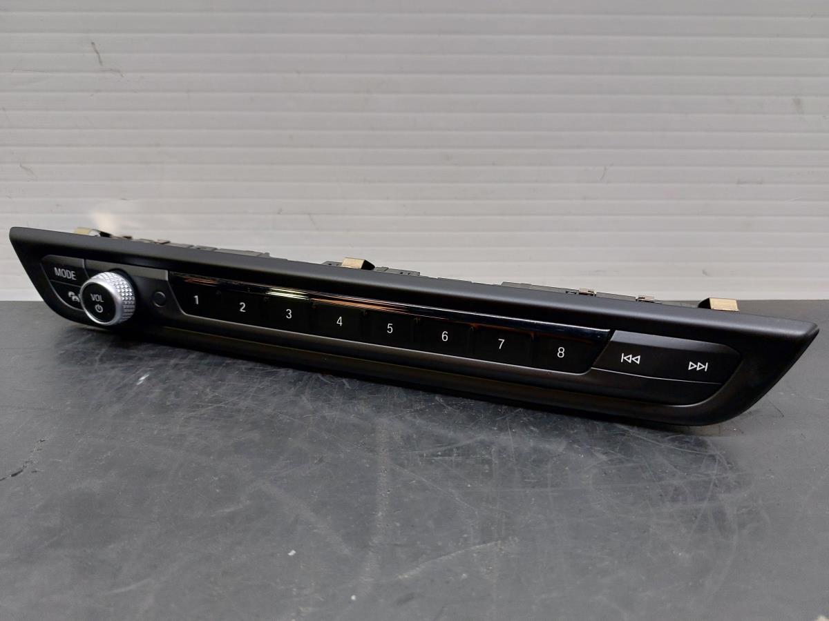 Rádio / auto-rádio BMW 1 (F40)