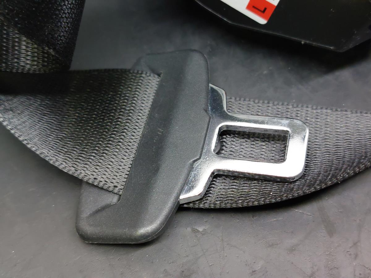 Left rear seatbelt pretensioner BMW 1 (F40) Imagem-1