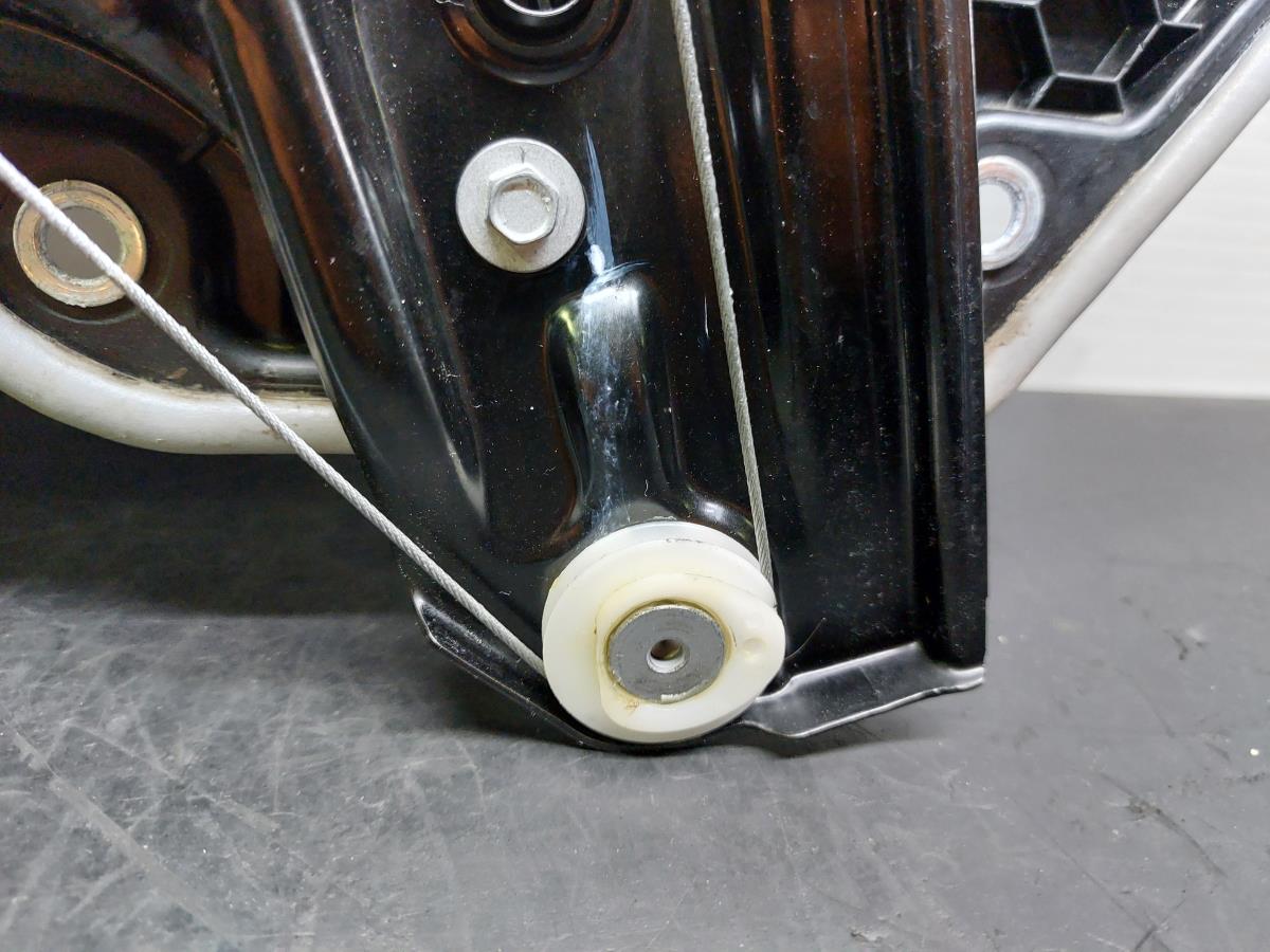 Alzavetro anteriore destro BMW 1 (F40) Imagem-7