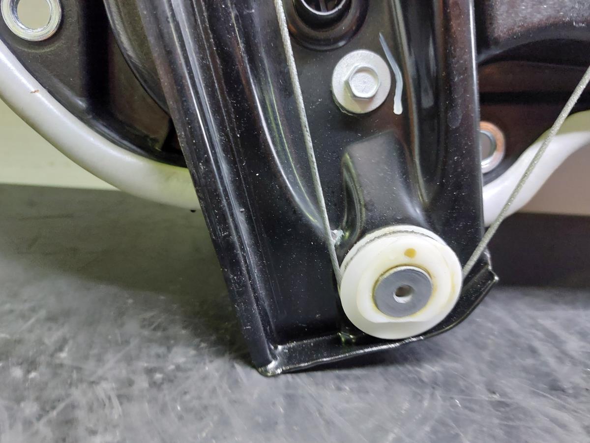 Alzavetro anteriore destro BMW 1 (F40) Imagem-6