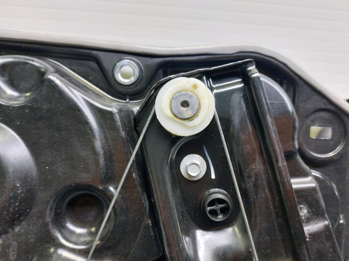 Alzavetro anteriore destro BMW 1 (F40) Imagem-9