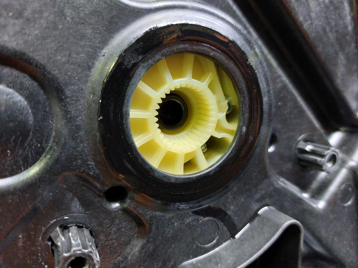 Alzavetro anteriore sinistro BMW 1 (F40) Imagem-2