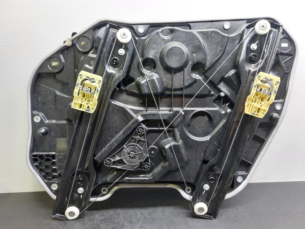 Alzavetro anteriore sinistro BMW 1 (F40) Imagem-3