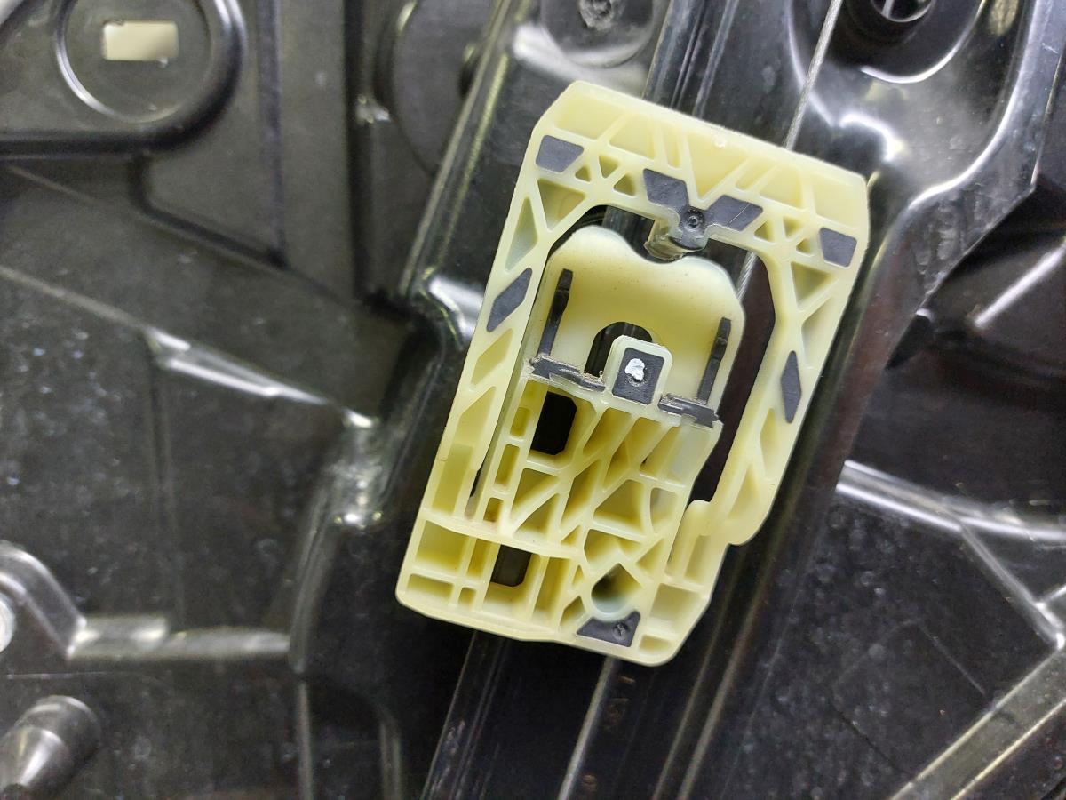 Alzavetro anteriore sinistro BMW 1 (F40) Imagem-5