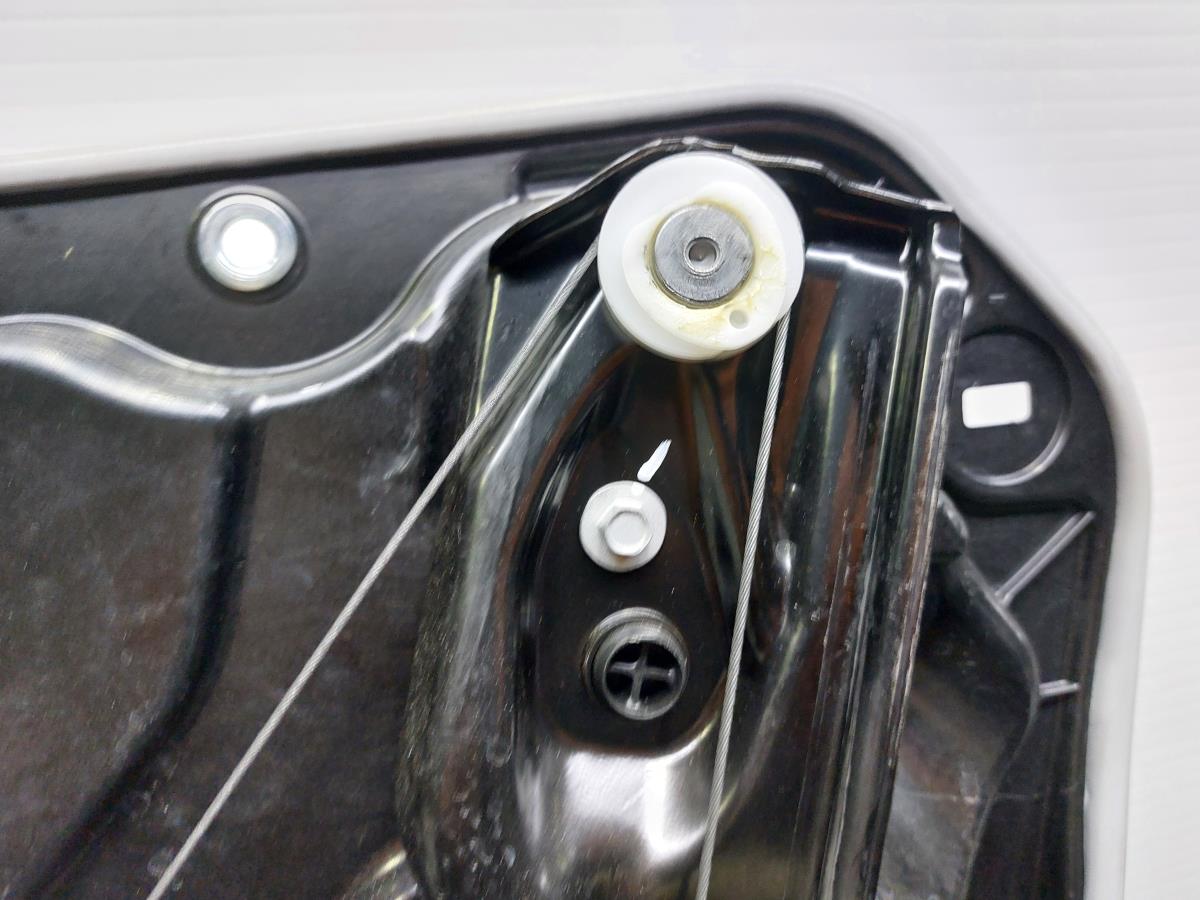 Alzavetro anteriore sinistro BMW 1 (F40) Imagem-9