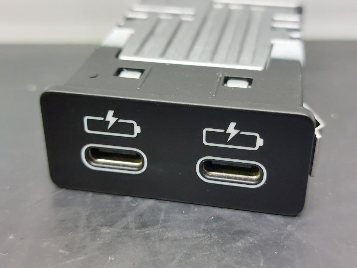 Módulo USB / AUX / IPOD BMW 1 (F40) Imagem-1
