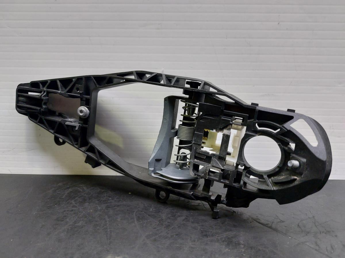 Suporte puxador porta trás esquerdo BMW 1 (F40) | 2019 - 2025