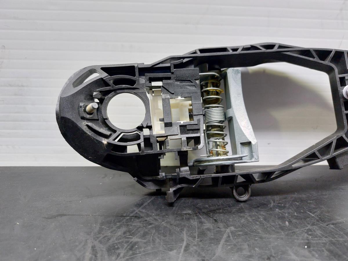 Soporte Manija puerta Delantera Derecha BMW 1 (F40) Imagem-1