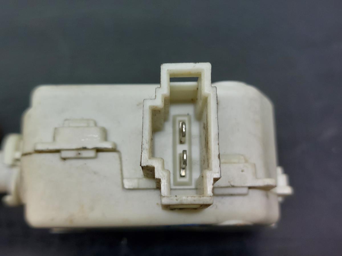 Actuador de cierre del tanque de combustible SEAT Leon (1M1) Imagem-3