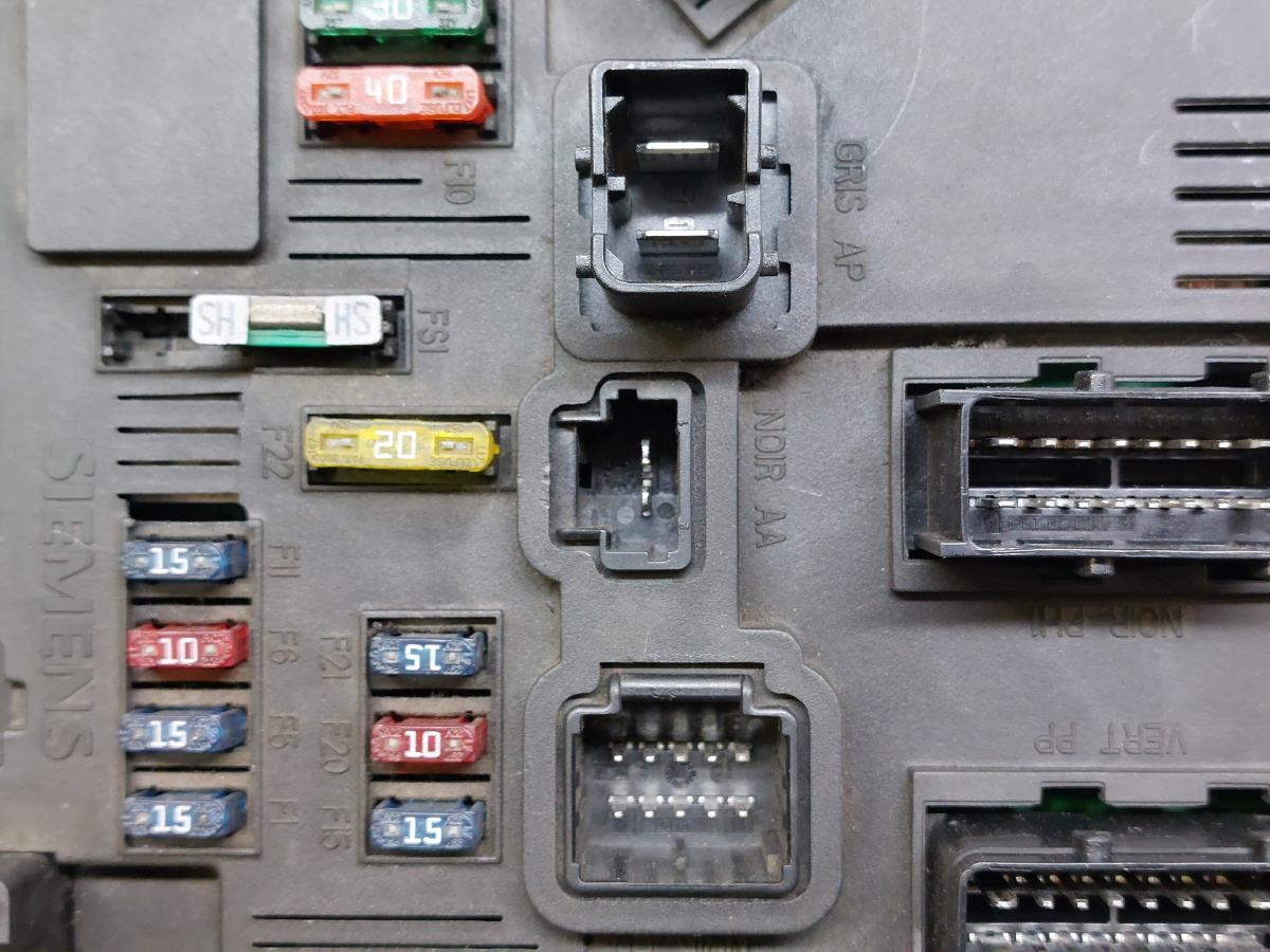 Fuse box / SAM / BSI CITROËN C3 I (FC_) Imagem-7