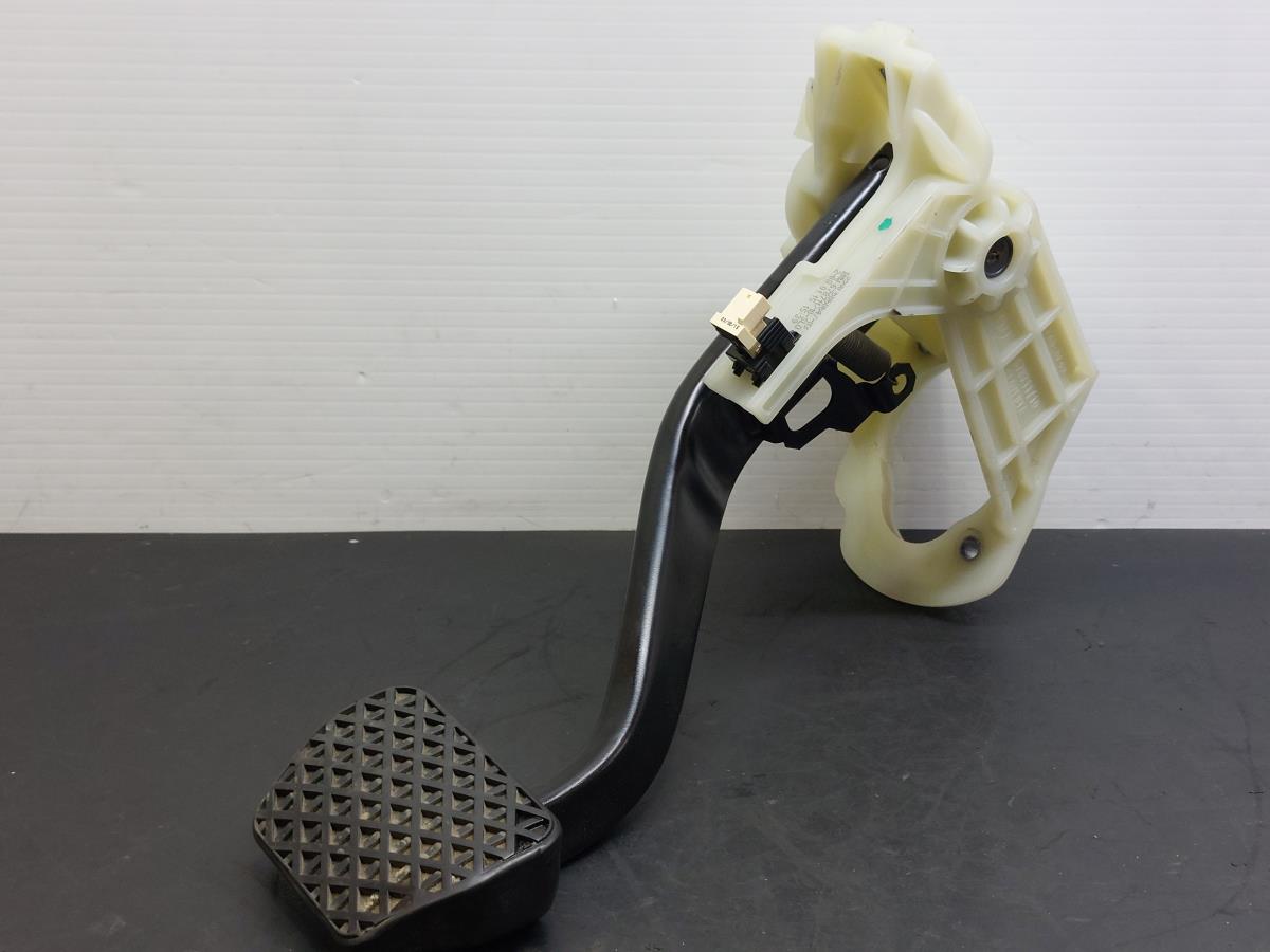 Pedal BMW 4 Gran Coupe (F36)