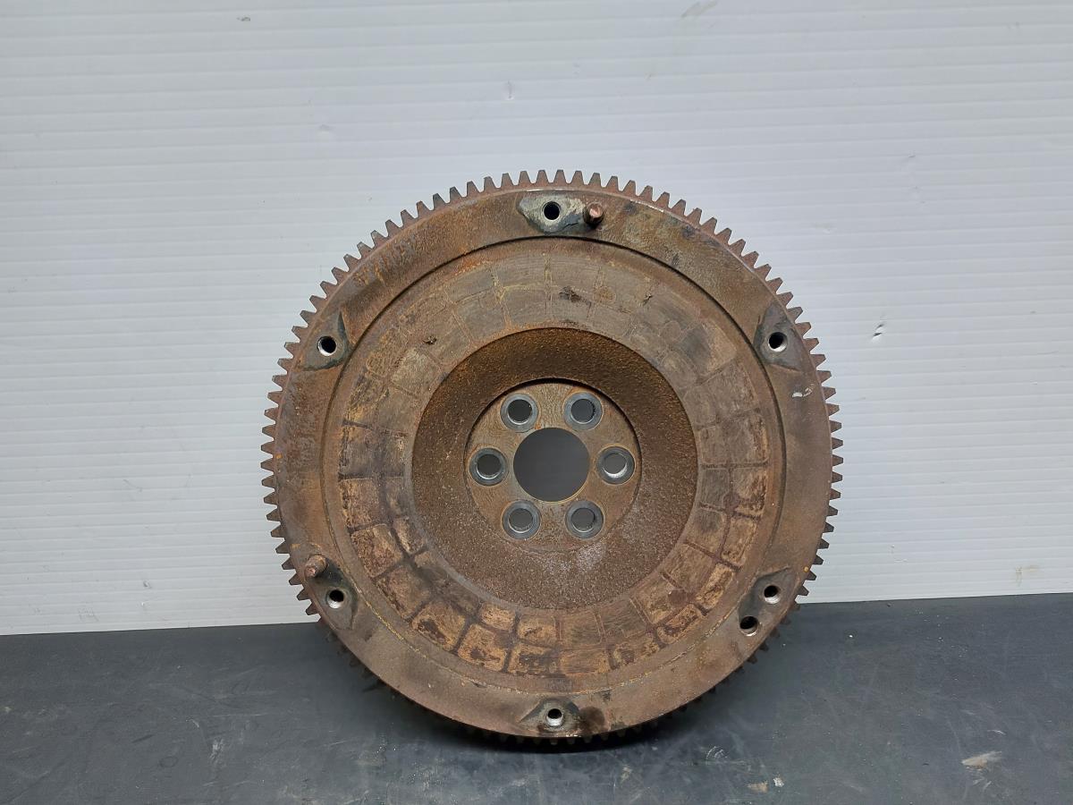 Volante do motor TOYOTA Yaris (_P1_)