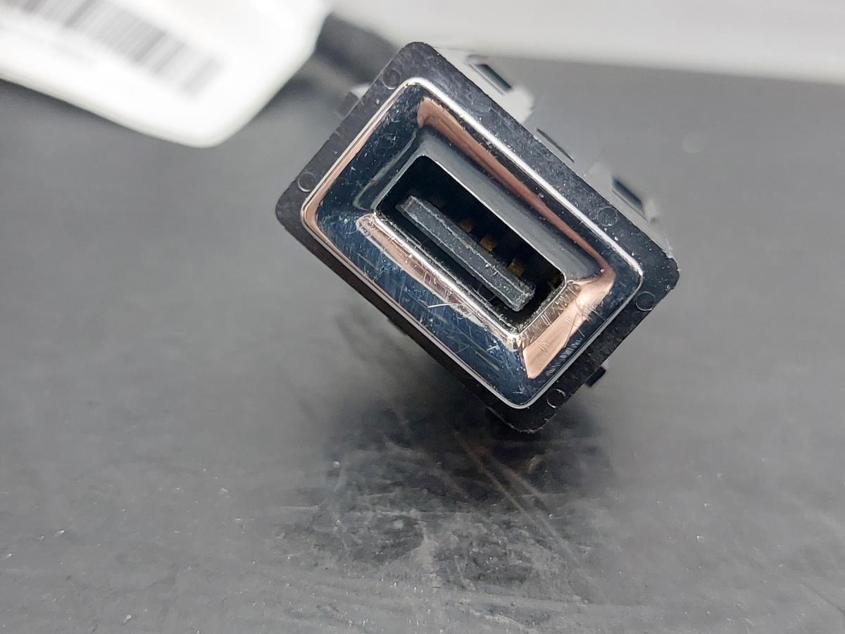 Módulo USB / AUX / IPOD PEUGEOT 308 SW II Imagem-1