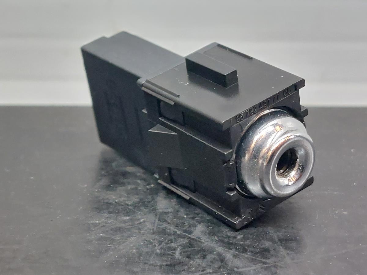 Módulo USB / AUX / IPOD PEUGEOT 308 SW II Imagem-2