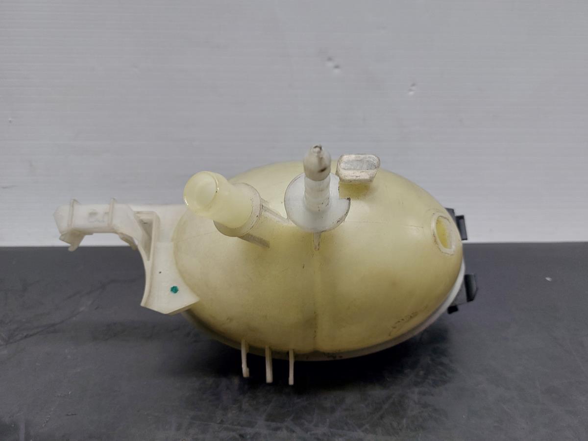 Coolant reservoir MERCEDES-BENZ Classe C (W204) Imagem-7