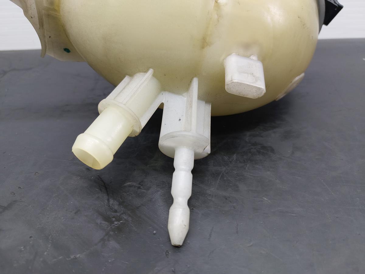 Coolant reservoir MERCEDES-BENZ Classe C (W204) Imagem-6