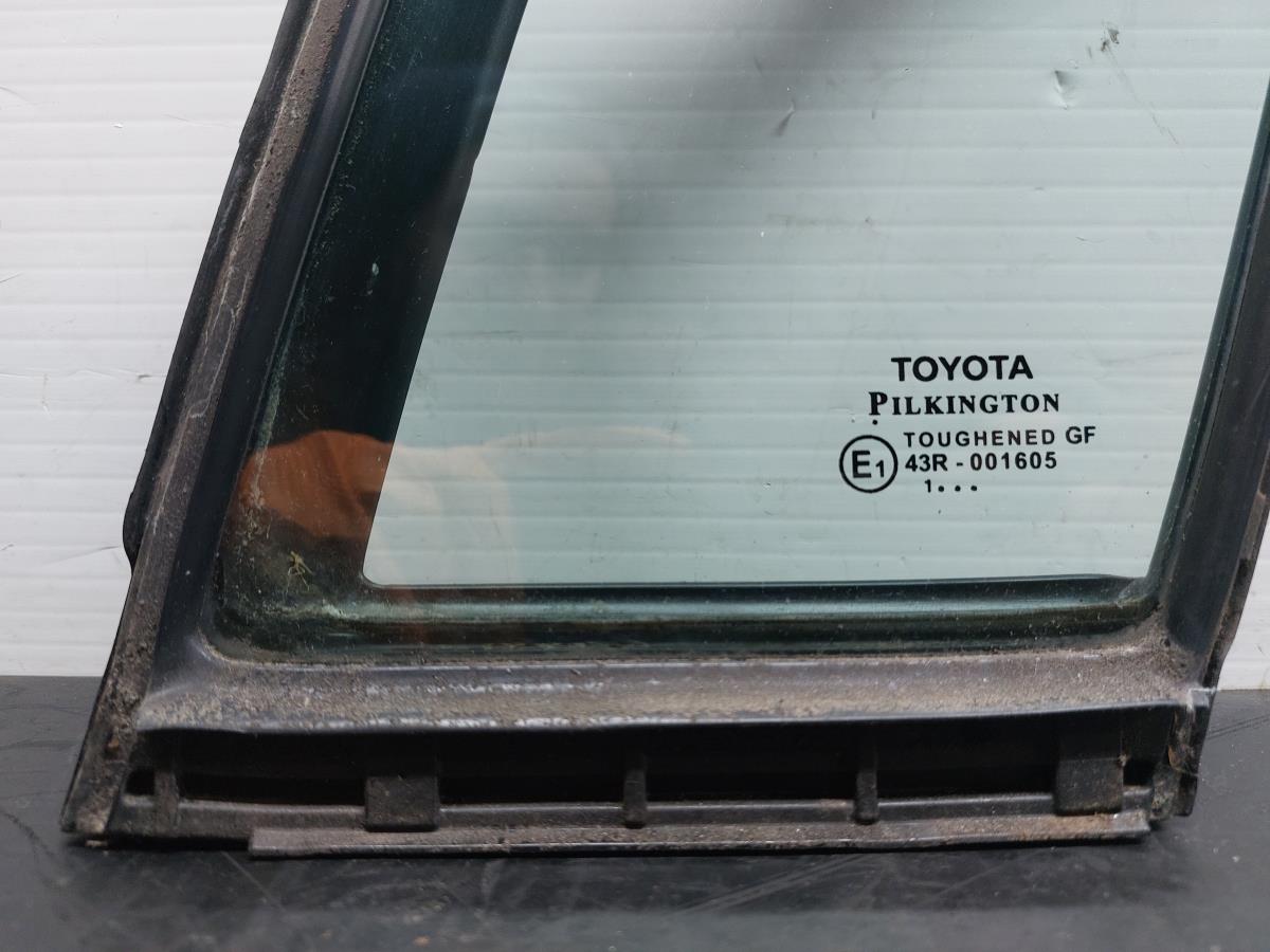 Vitre triangulaire avant gauche TOYOTA Avensis Sedan (_T27_) Imagem-1