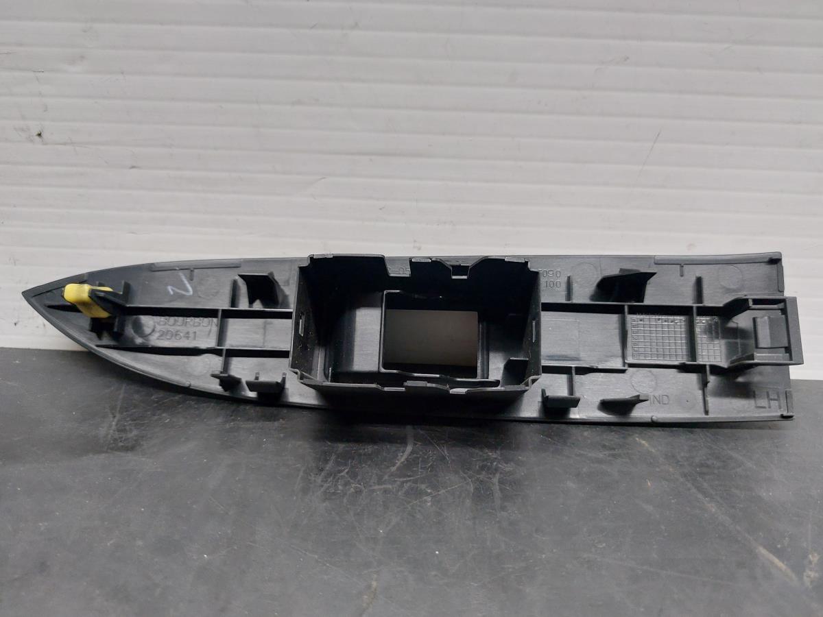 Left rear door trim TOYOTA Avensis Sedan (_T27_) Imagem-4