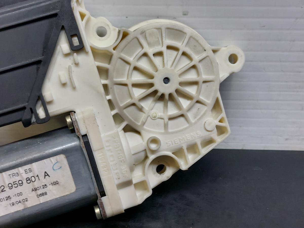 Motore alzacristallo anteriore destro SEAT Ibiza III (6L1) Imagem-1
