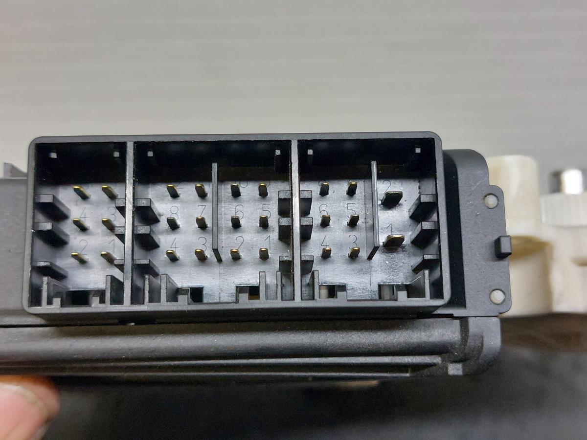 Motore alzacristallo anteriore destro SEAT Ibiza III (6L1) Imagem-3