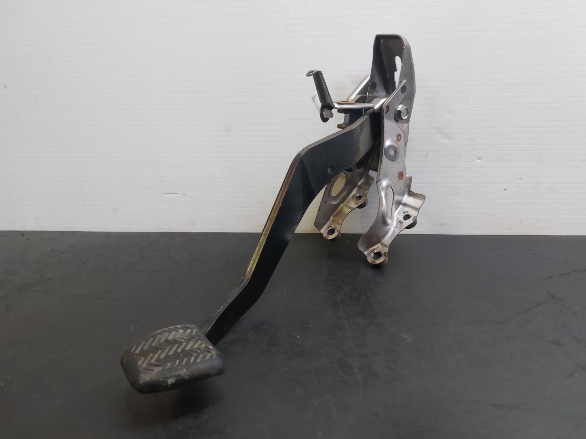 Pedal TOYOTA Avensis Sedan (_T27_)