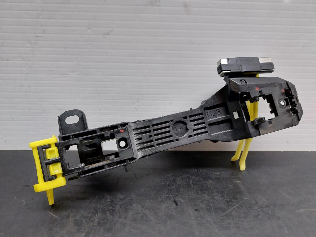 Soporte Manija puerta Trasera Izquierda TOYOTA Avensis Sedan (_T27_)