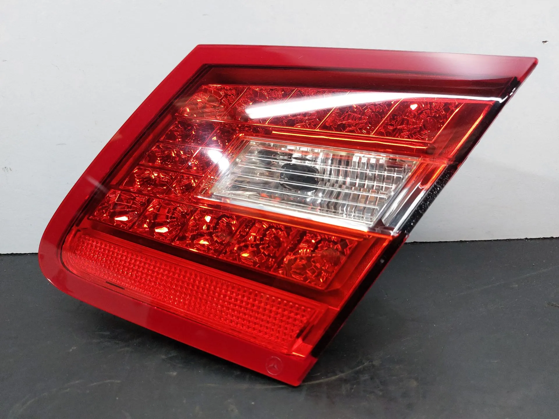 Piloto derecho del maletero MERCEDES-BENZ Classe E Cabriolet (A207)